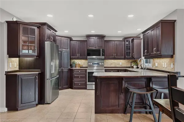 38 Roberta ST, Elmira, ON N3B 3N7
