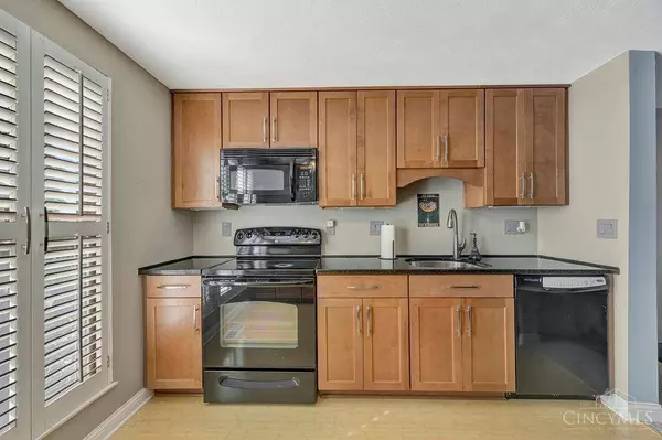 104 Fox Hollow Ct, Fairfield, OH 45014