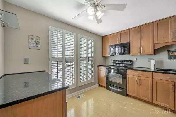 104 Fox Hollow Ct, Fairfield, OH 45014