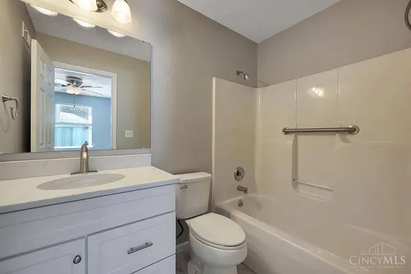 6352 Lakota Meadows Dr, Liberty Twp, OH 45044