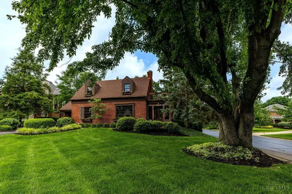 9844 Zig Zag Rd, Montgomery, OH 45242