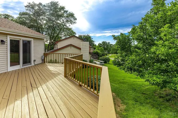 5562 Greenwillow Cir, West Chester, OH 45069