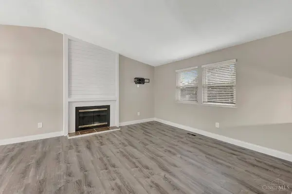 5562 Greenwillow Cir, West Chester, OH 45069
