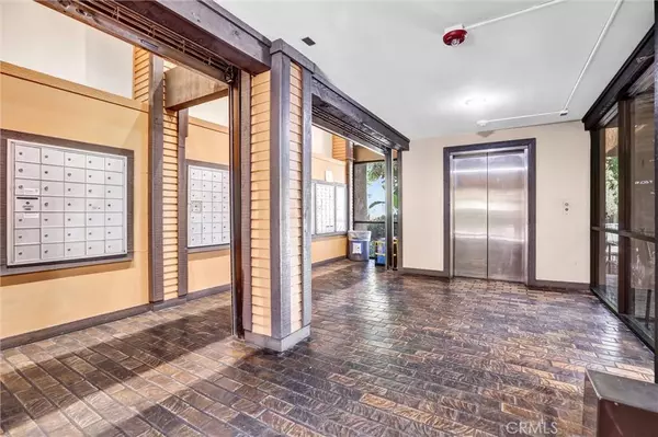 22100 Burbank #130C, Woodland Hills, CA 91367