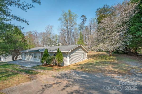 163 Woodland DR, Columbus, NC 28722