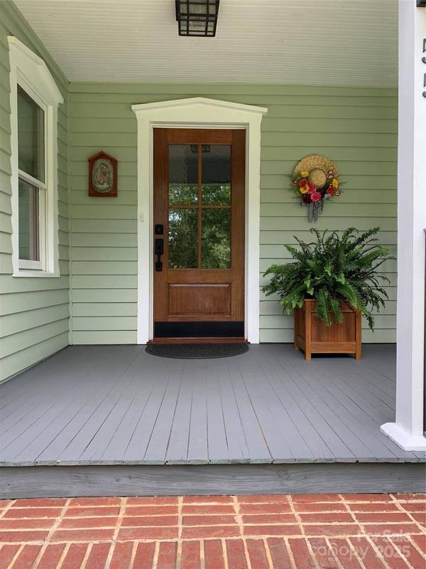 55 Lanier ST, Tryon, NC 28782