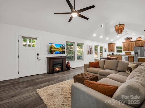 440 New Market RD, Tryon, NC 28782