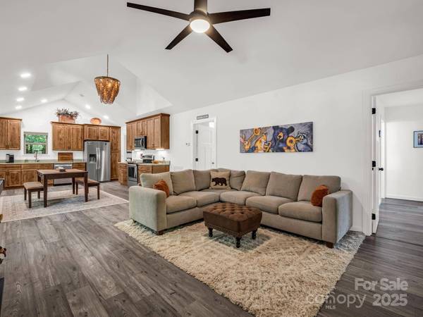 440 New Market RD, Tryon, NC 28782