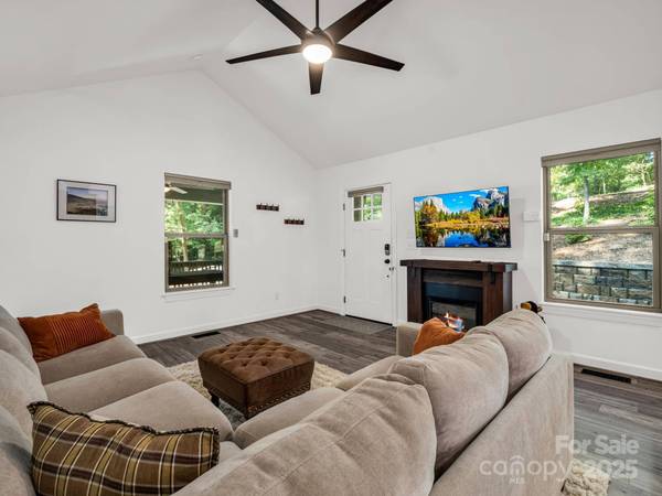 440 New Market RD, Tryon, NC 28782