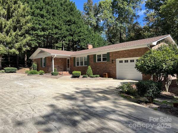 646 Walker ST, Columbus, NC 28722