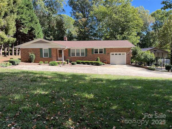 646 Walker ST, Columbus, NC 28722