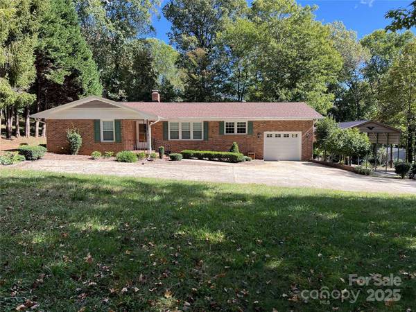 646 Walker ST, Columbus, NC 28722