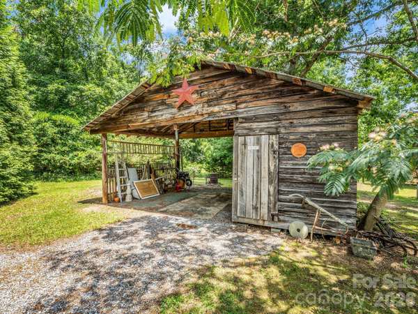 10 Deer Run LN, Columbus, NC 28722