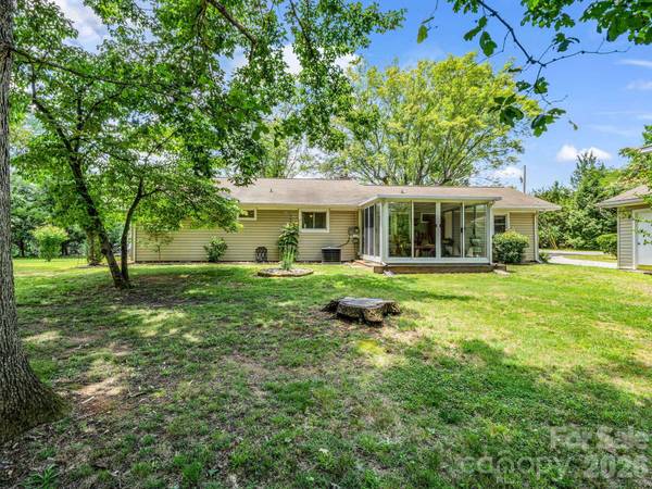 10 Deer Run LN, Columbus, NC 28722