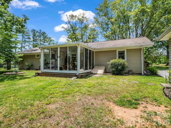 10 Deer Run LN, Columbus, NC 28722