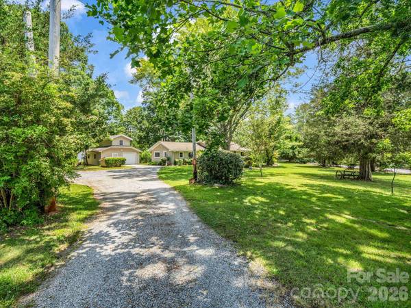 10 Deer Run LN, Columbus, NC 28722