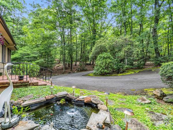 390 Mountain Laurel DR, Columbus, NC 28722