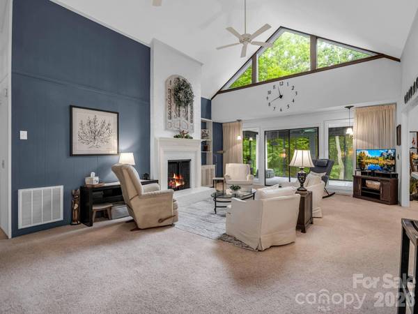 390 Mountain Laurel DR, Columbus, NC 28722