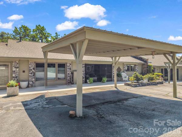 251 Carolina DR #10A, Tryon, NC 28782