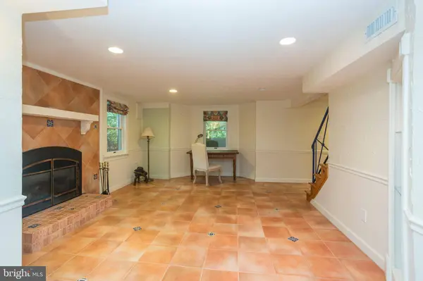 5628 KNOLLWOOD RD, Bethesda, MD 20816