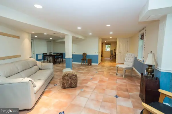 5628 KNOLLWOOD RD, Bethesda, MD 20816