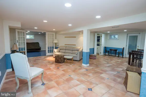 5628 KNOLLWOOD RD, Bethesda, MD 20816