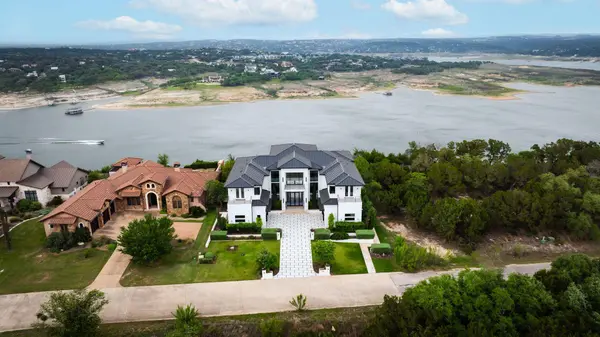 912 Watercliffe, Lago Vista, TX 78645