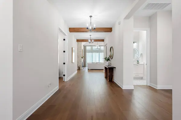 7521 Becasseau DR, Austin, TX 78738