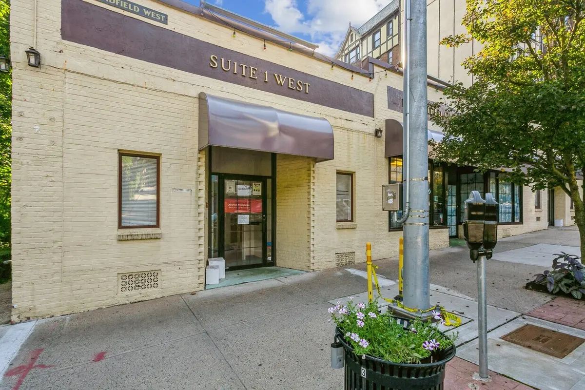 25 Pondfield Rd W, Bronxville, NY 10708-2635