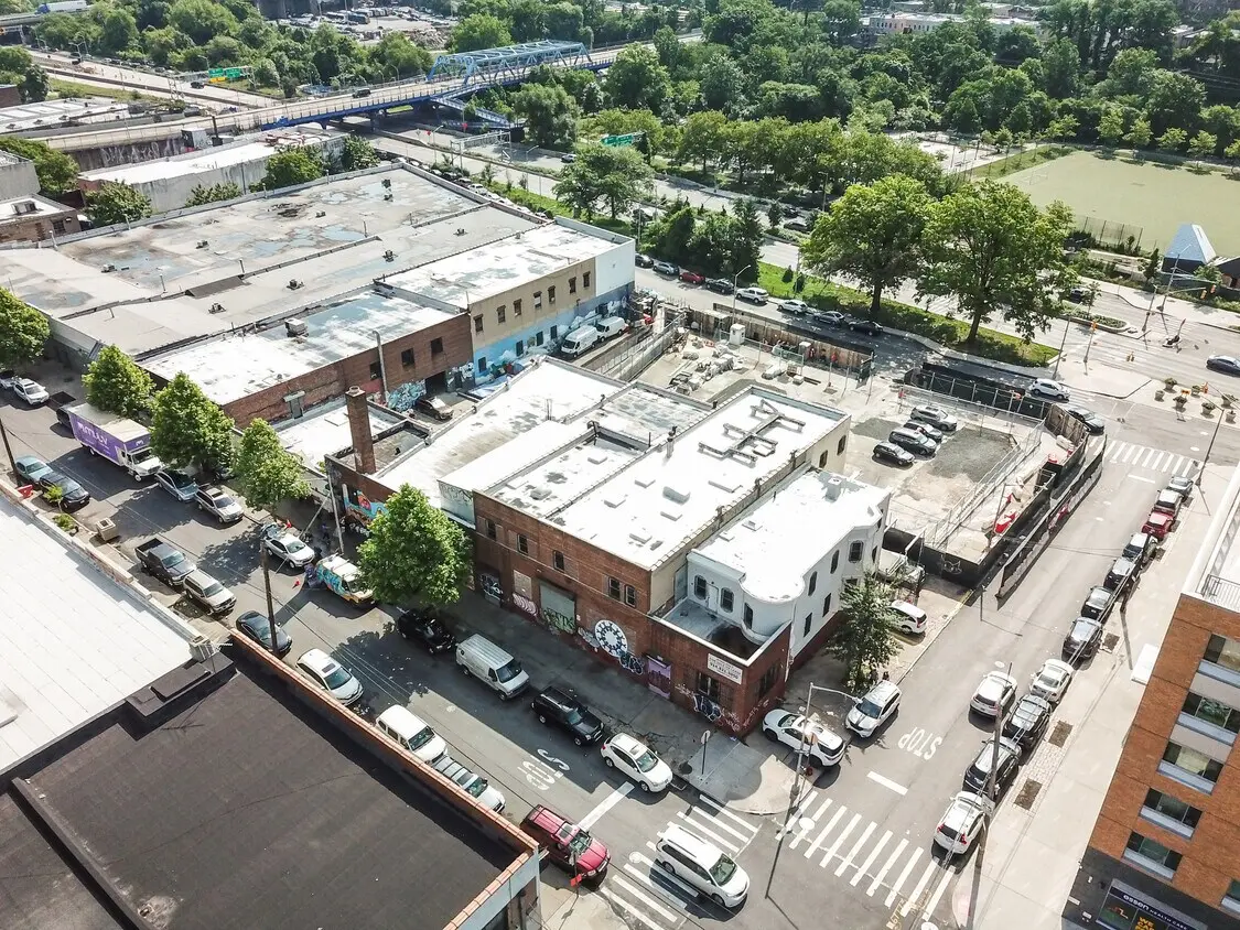 1660 Boone Ave, Bronx, NY 10460-5402