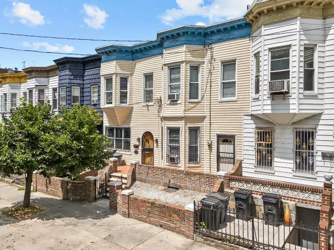 2459 Hoffman St, Bronx, NY 10458-6013