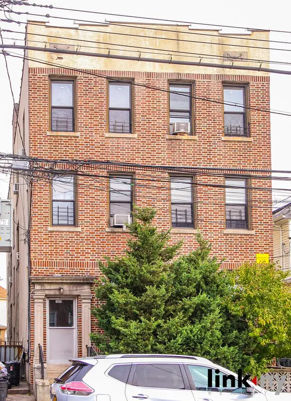1826 Radcliff Ave, Bronx, NY 10462-3732