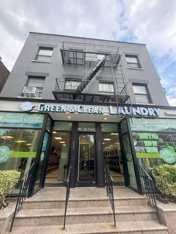 425 S 8th Ave, Mt Vernon, NY 10550-4359