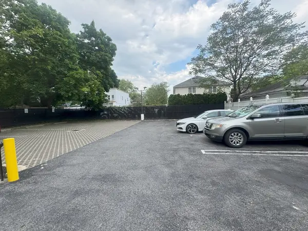 425 S 8th Ave, Mt Vernon, NY 10550-4359