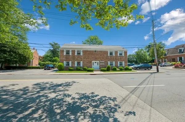 270 White Plains Rd, Eastchester, NY 10709-4409