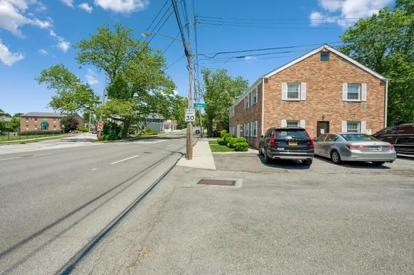 270 White Plains Rd, Eastchester, NY 10709-4409