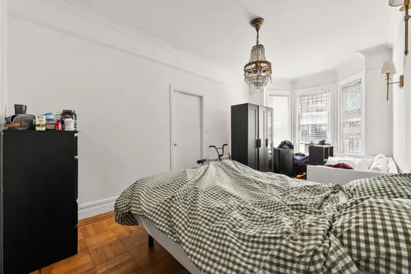 2459 Hoffman St, Bronx, NY 10458-6013