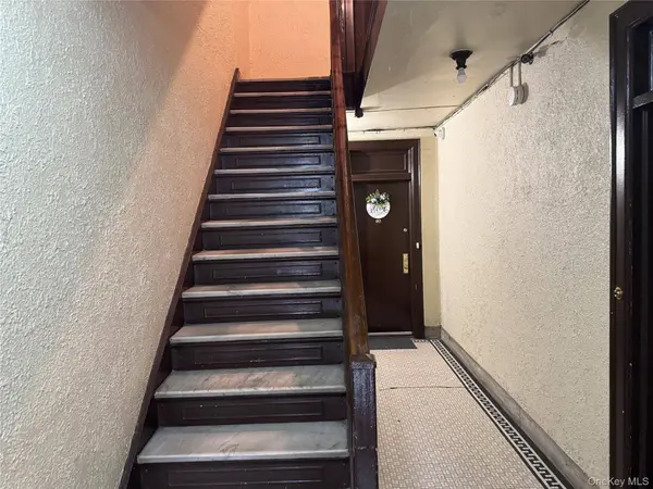 93 E 233rd ST, Bronx, NY 10470