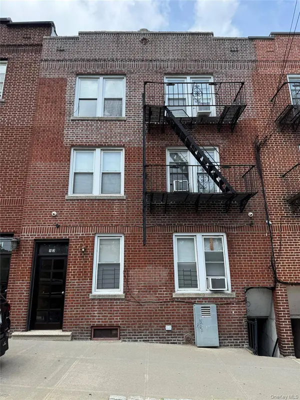 93 E 233rd ST, Bronx, NY 10470