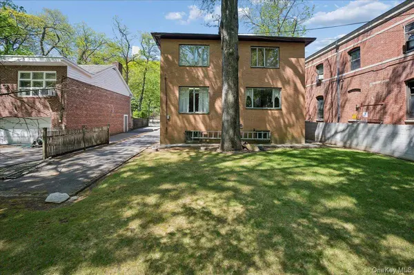 4534 Henry Hudson Pkwy, Bronx, NY 10471