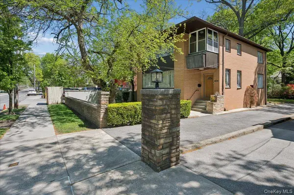 4534 Henry Hudson Pkwy, Bronx, NY 10471