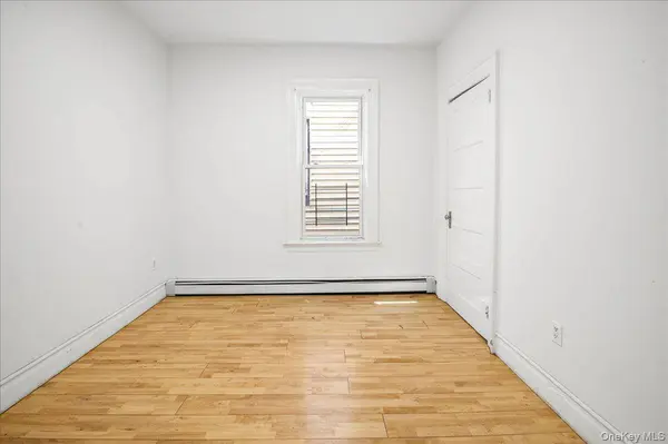 4384 Carpenter AVE, Bronx, NY 10466