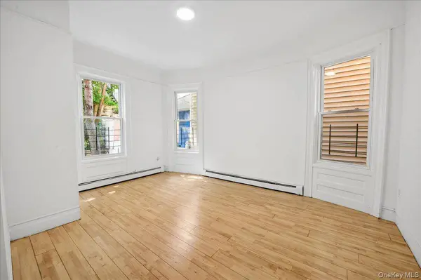 4384 Carpenter AVE, Bronx, NY 10466