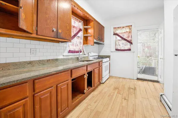 4384 Carpenter AVE, Bronx, NY 10466