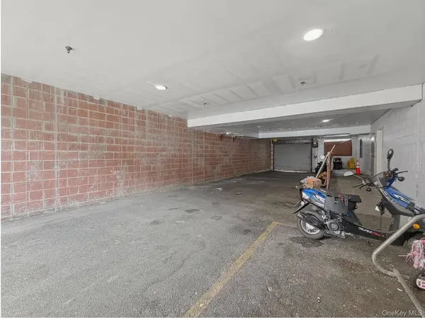 856 E 213th ST, Bronx, NY 10467