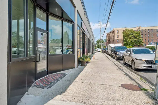 320 Webster AVE