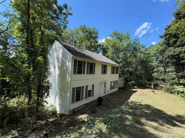 33 Wayne WAY