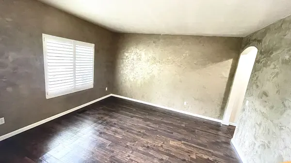 6438 S McKinley Ln, Taylorsville, UT 84129-6806