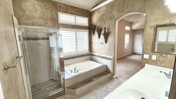 6438 S McKinley Ln, Taylorsville, UT 84129-6806