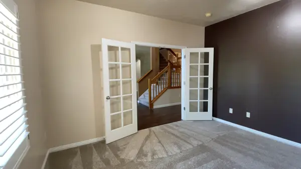 6438 S McKinley Ln, Taylorsville, UT 84129-6806